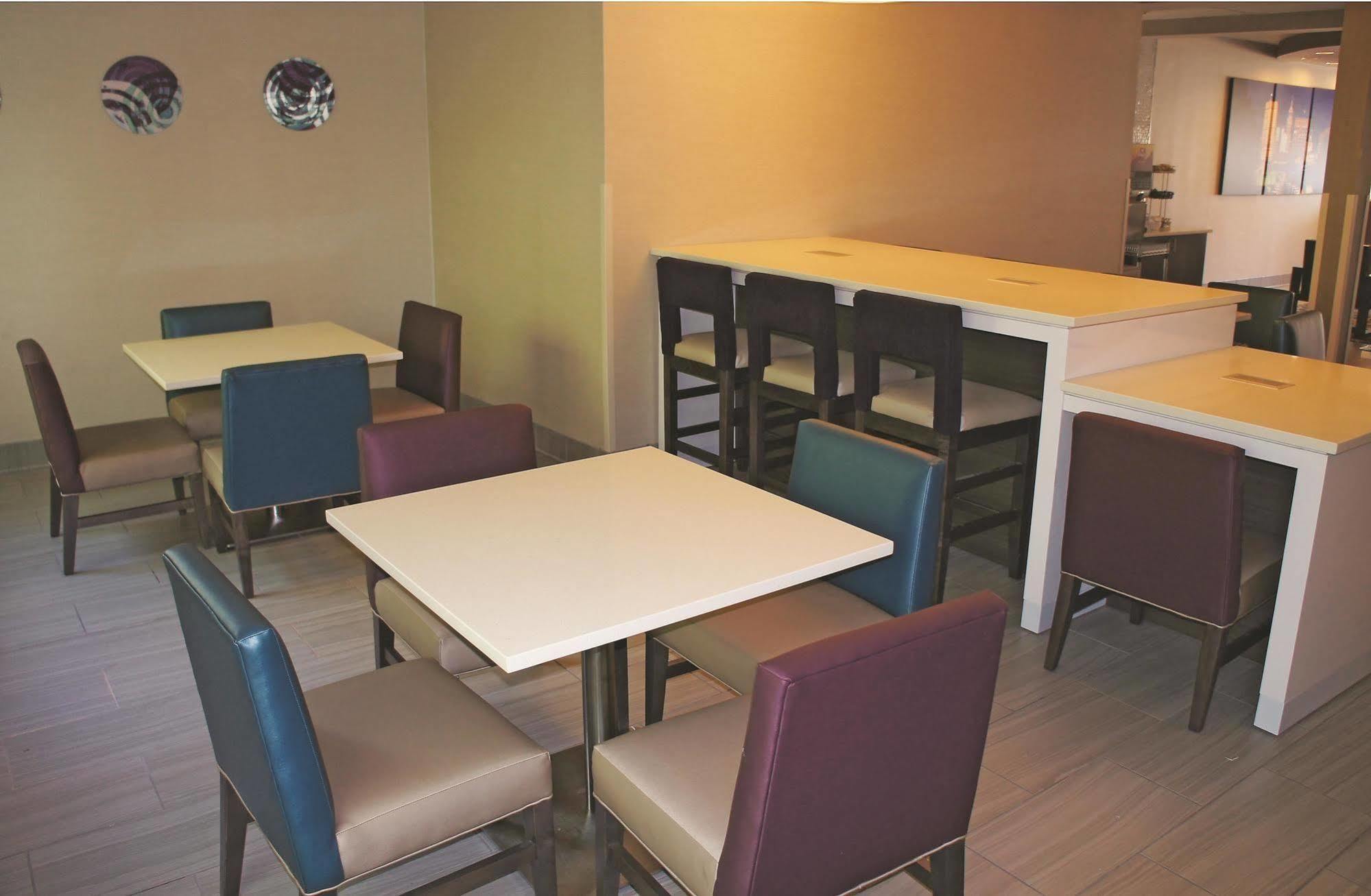 La Quinta Inn By Wyndham Indianapolis North Exteriör bild